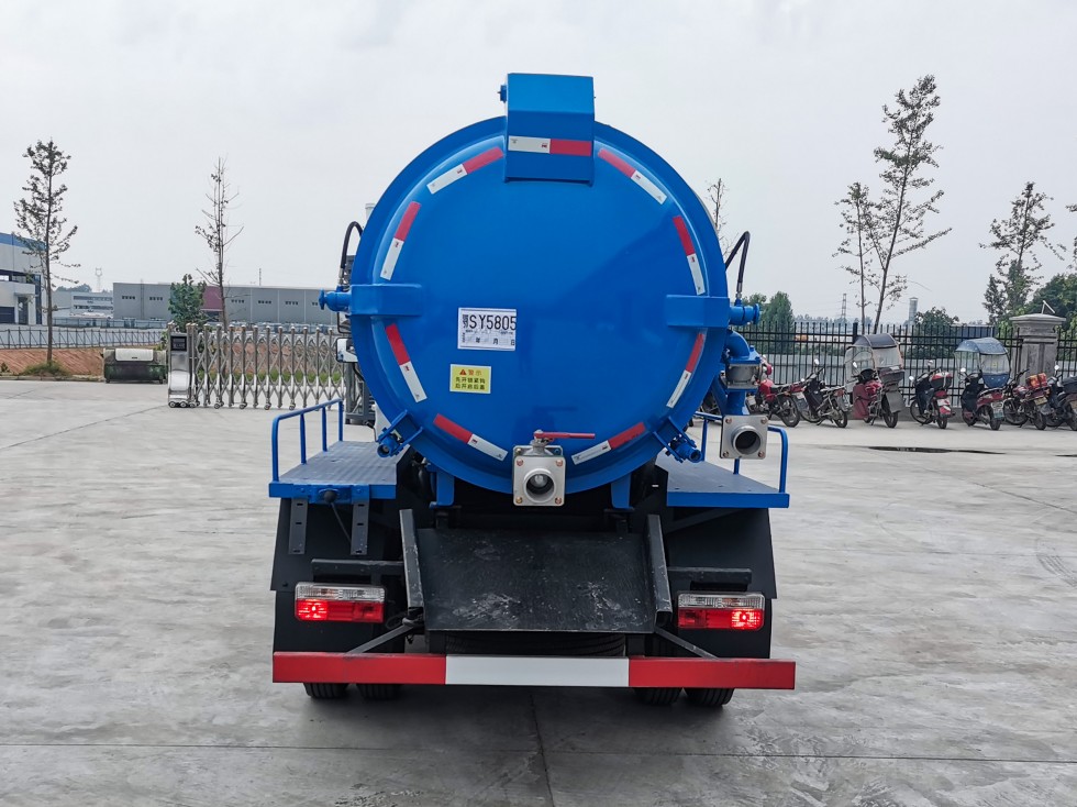 齊東方牌CLD5070GXWEQ6型吸污車 齊東方牌CLD5070GXWEQ6型吸污車